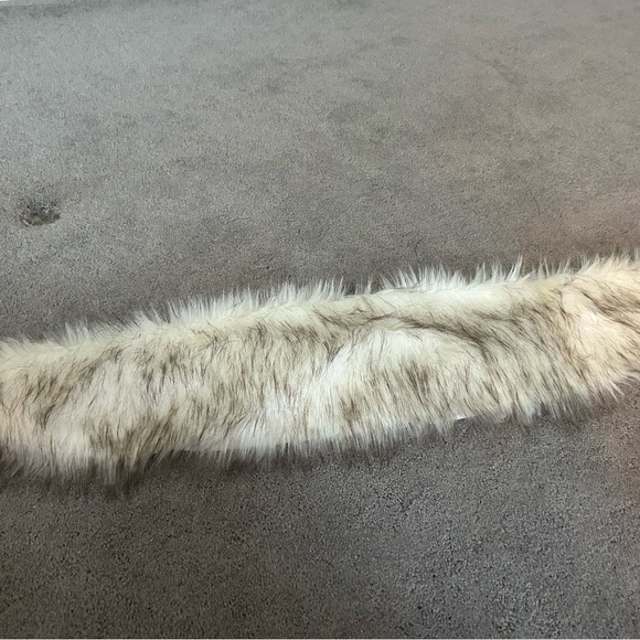 Fur Wraps (2) - Picture 5 of 7